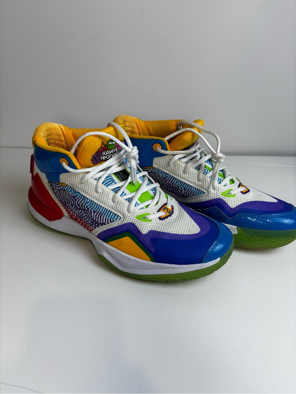 Kawhi Leonard New Balance kids 9.5 mid top basketball sneakers collectible EUC